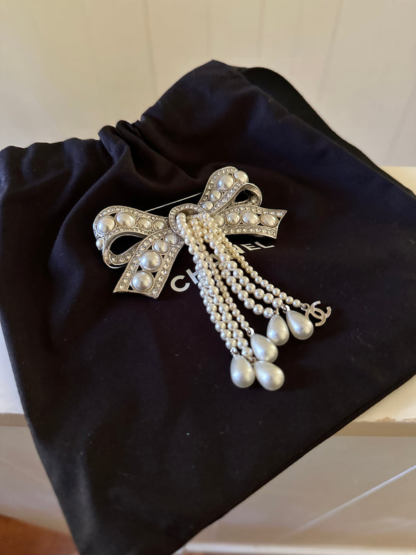 Chanel Faux Pearl & Strass Bow Brooch