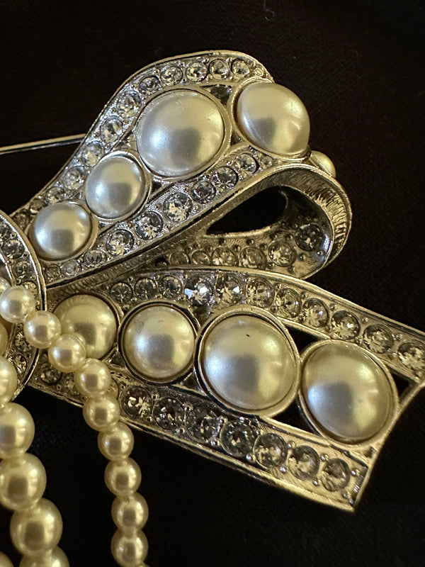Chanel Faux Pearl & Strass Bow Brooch