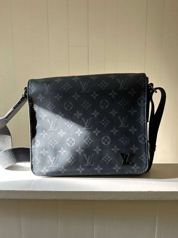 Louis Vuitton District PM