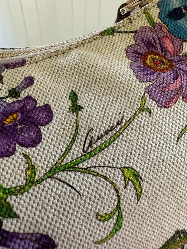 Gucci Flora Horsebit Hobo Logo Detail