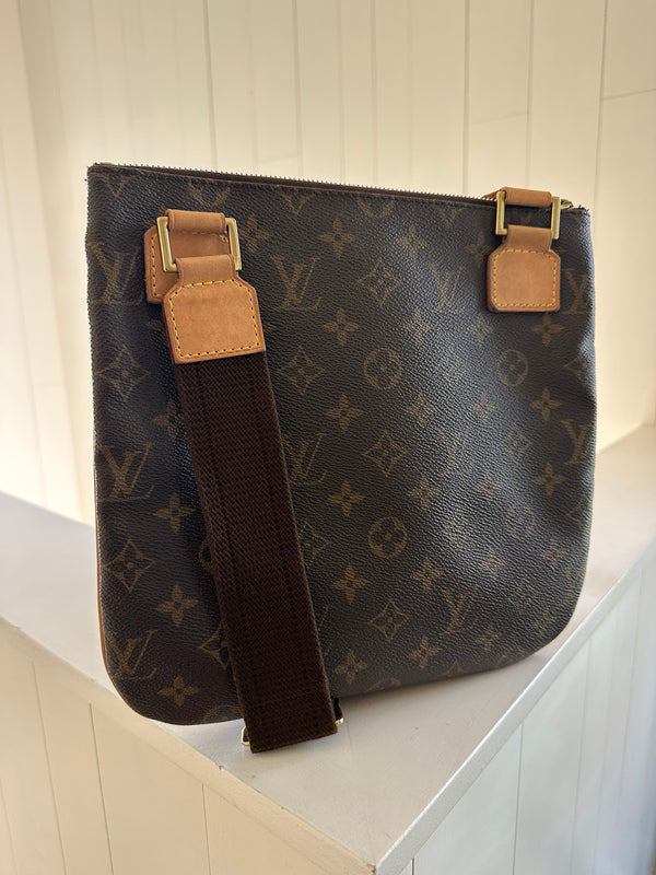 Louis Vuitton Monogram Pochette Bosphore