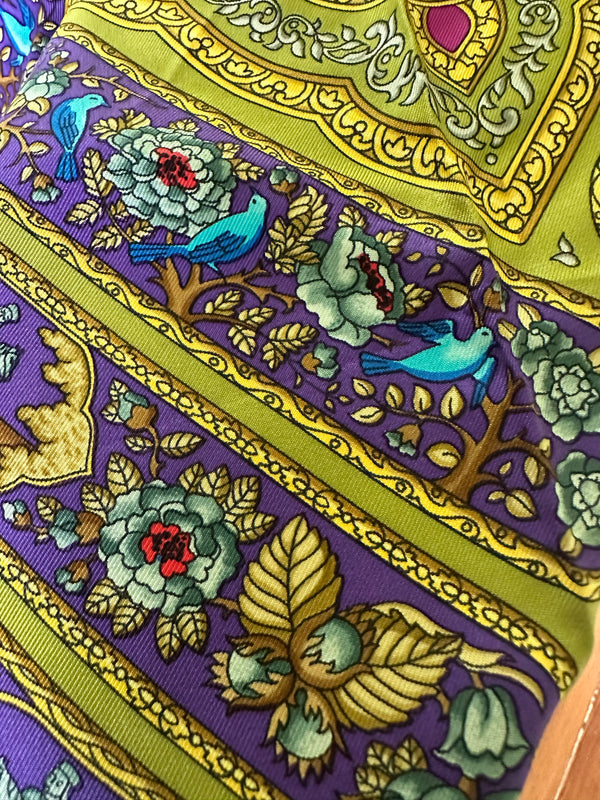 Hermès "Qalamdan" Scarf 90 edge