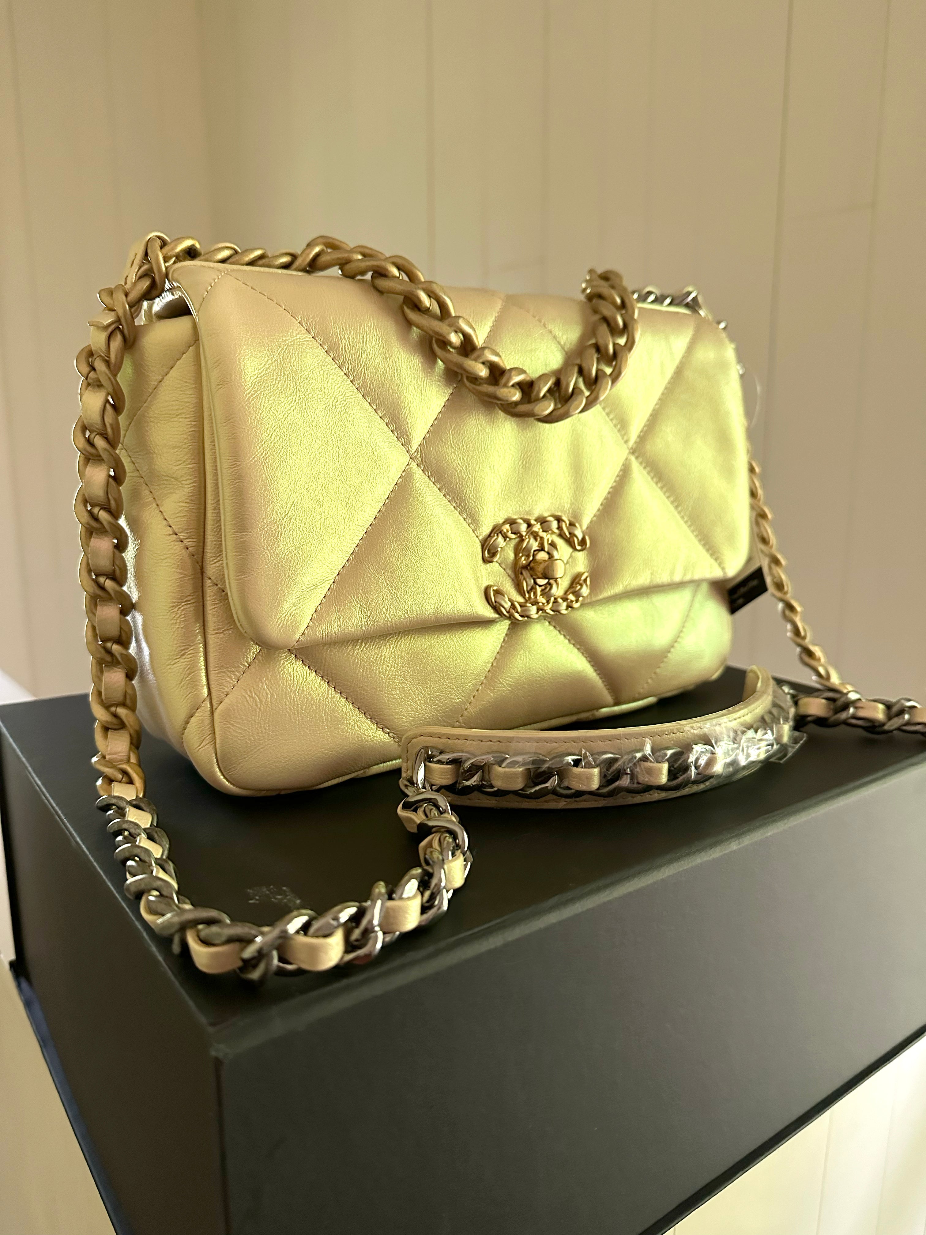 CHANEL Lambskin Quilted Large Chanel 19 Flap Yellow 698770