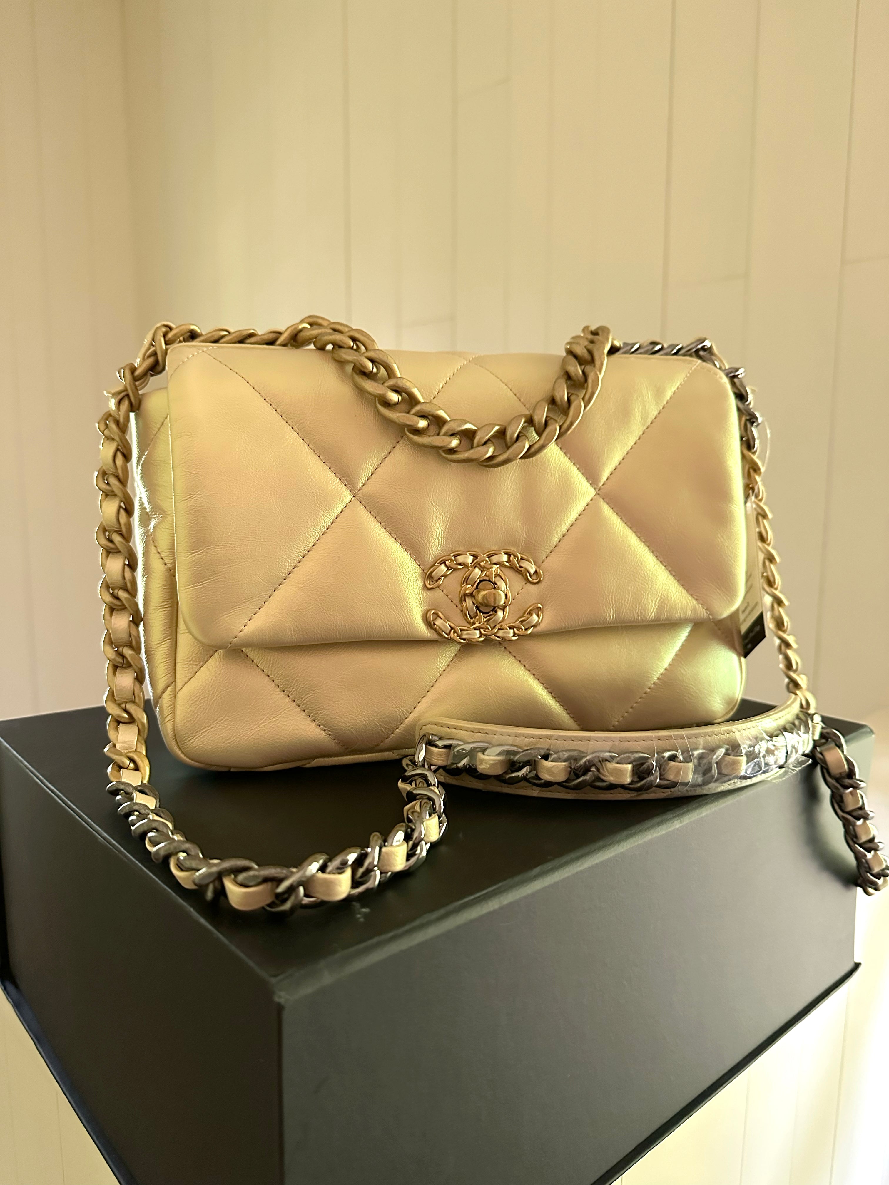 CHANEL Goatskin Quilted Pearl Short Handle Clutch With Chain Black 526889