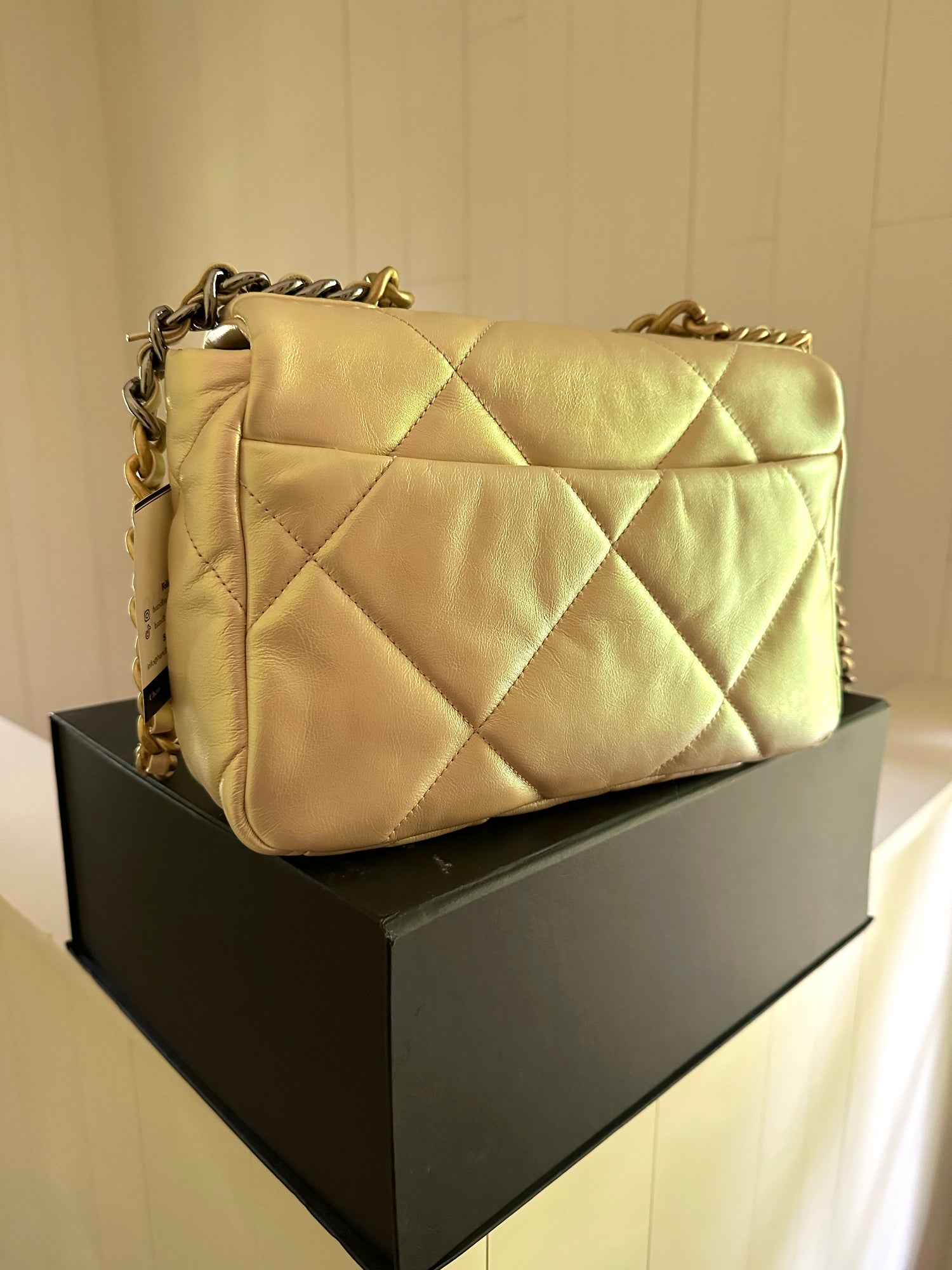 Chanel 19, Fashion, Chanel classic flap bag