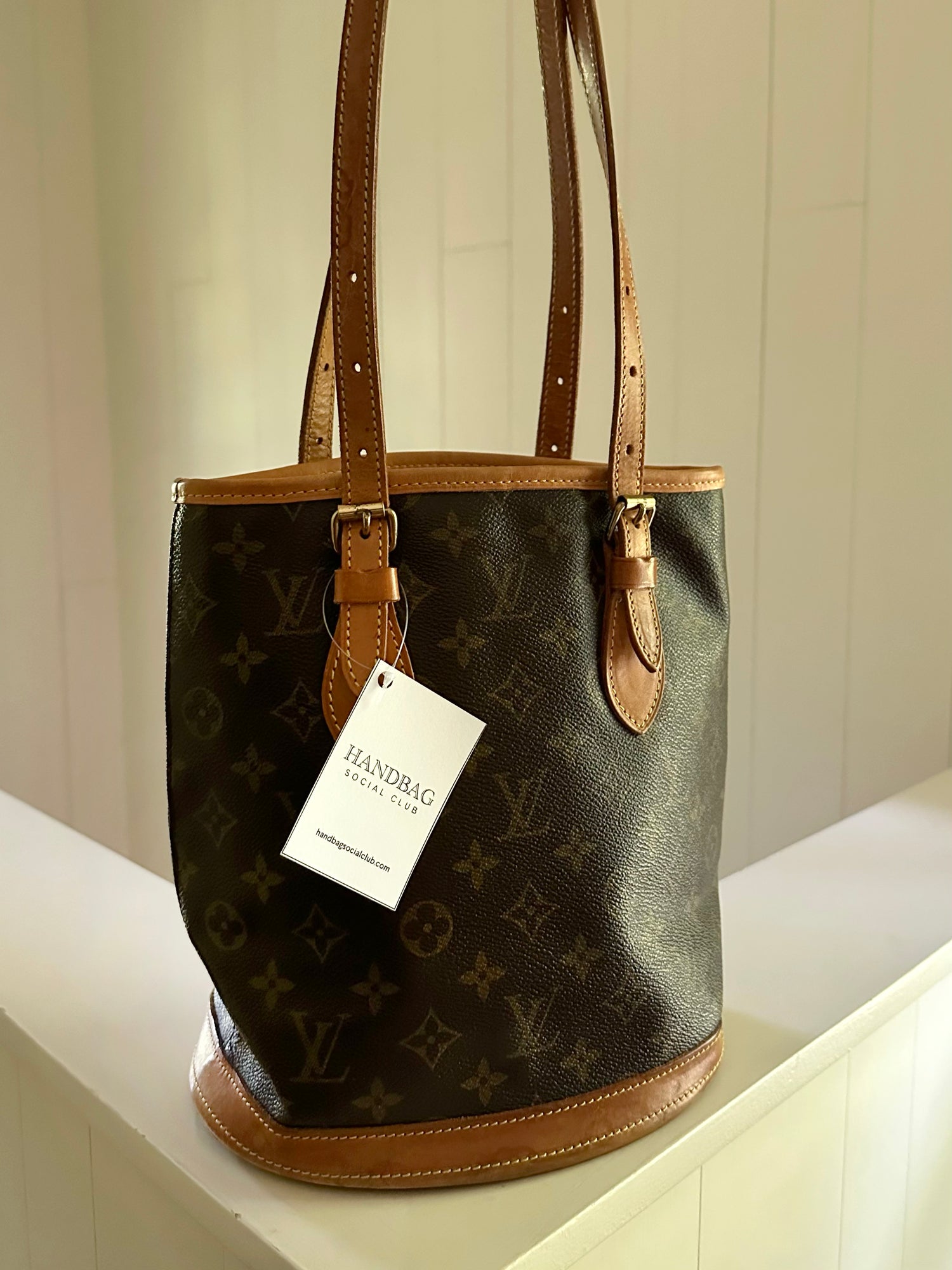 LOUIS VUITTON. Bucket bag Petit Noé in epis and smooth…