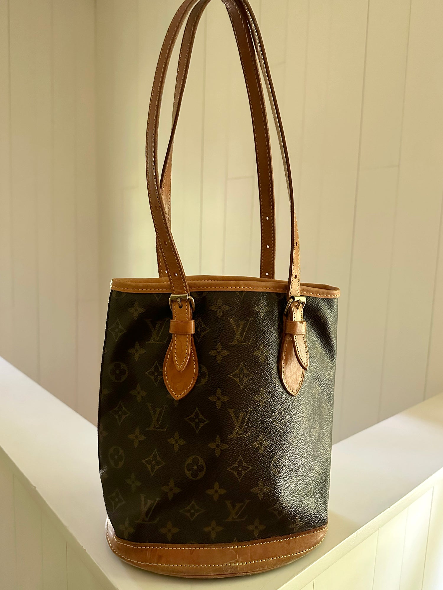 Louis Vuitton, Small Vavin bucket tote bag PM. - Unique Designer Pieces