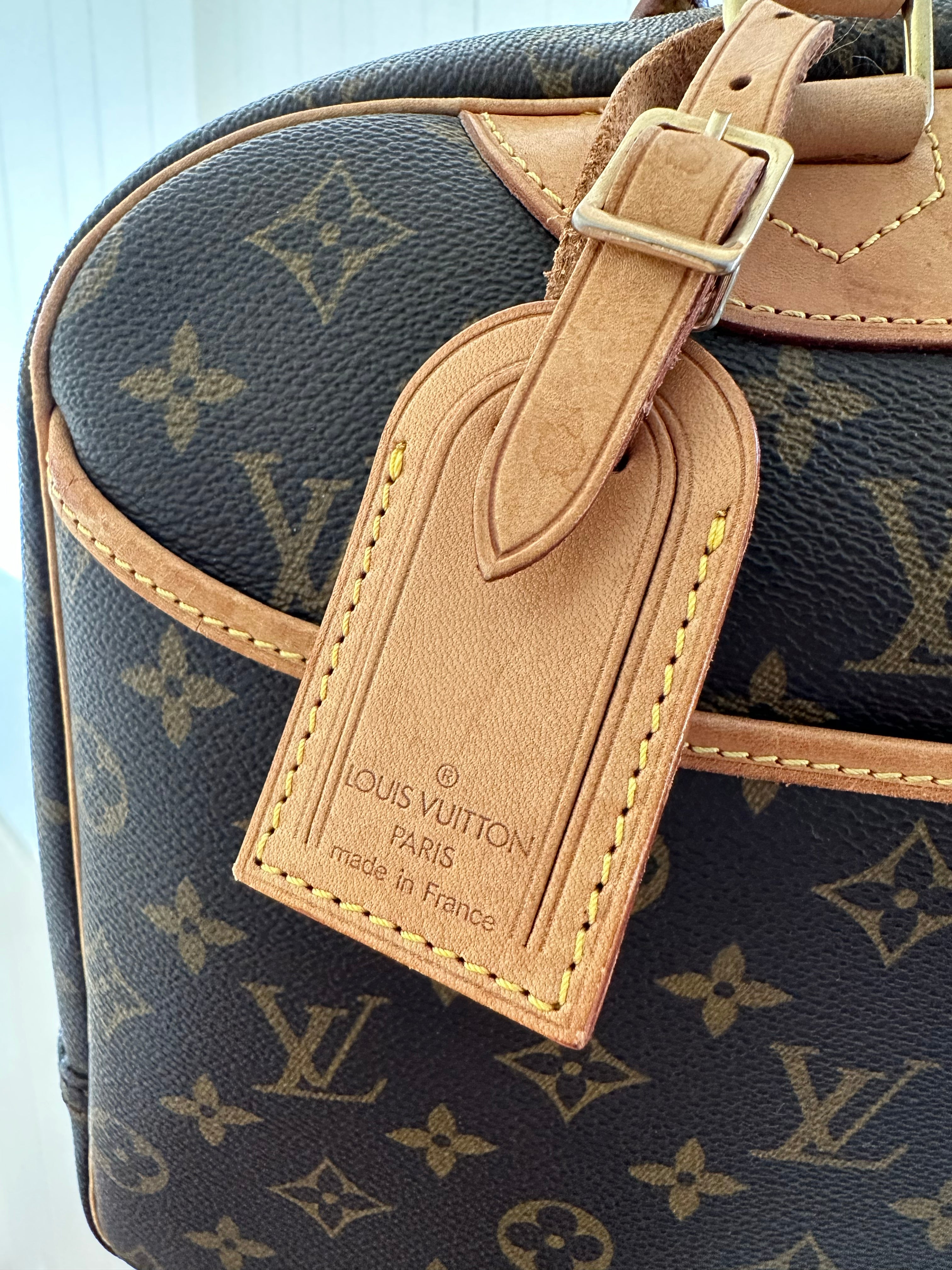 Authenticated Louis Vuitton Monogram Deauville With Luggage Tag Purse