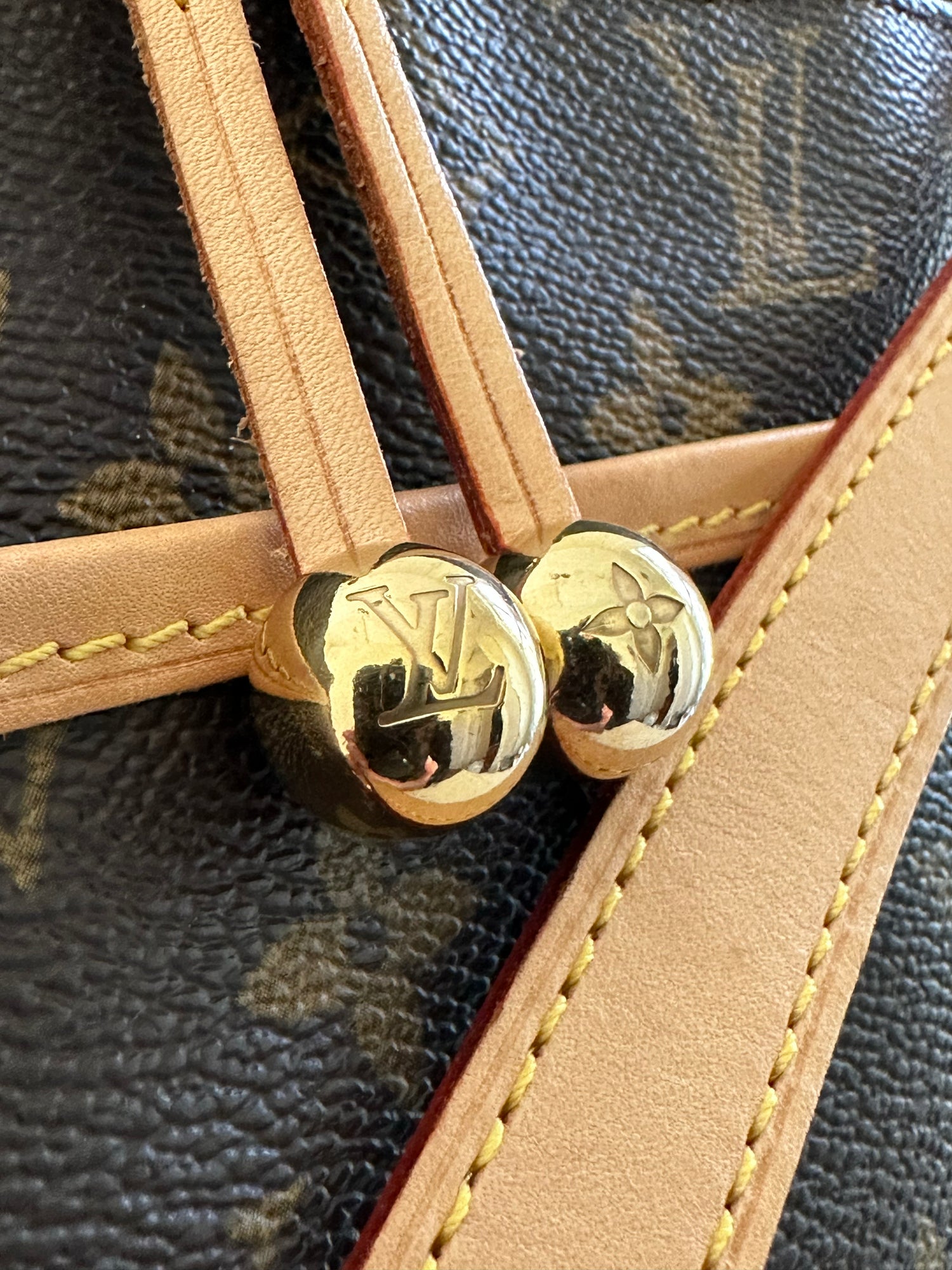 Excellent Louis Vuitton Popincourt Monogram Leather Handbag - Authenticated